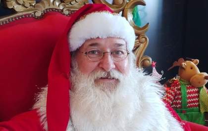 Papai Noel que infartou em shopping de MS morre no hospital após complicações