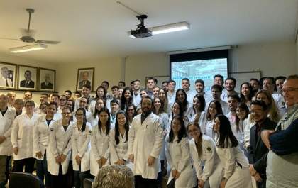 Santa Casa de Araçatuba recebe novos universitários para internato médico