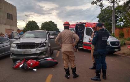 Moto é arrastada e duas pessoas ficam feridas em grave acidente