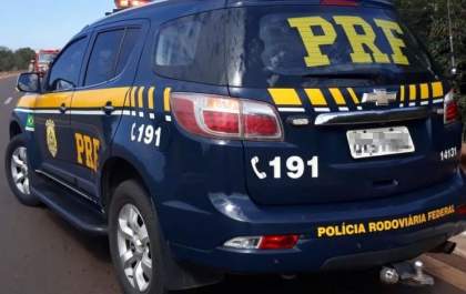 PRF prende motorista por transporte de produto perigoso