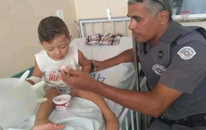 Criança de 2 anos internada na UPA pede sorvete e tem vontade realizada por PM