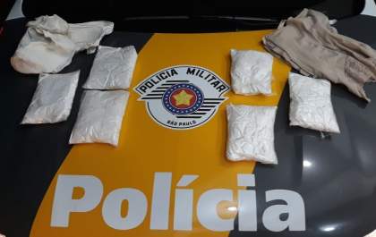 TOR prende bolivianas com cocaína presa à cintura