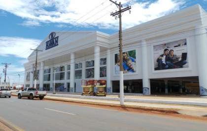 Moto furtada no estacionamento de loja de departamento