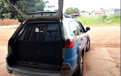 Mulher é detida por morador ao ser flagrada furtando objetos de residência