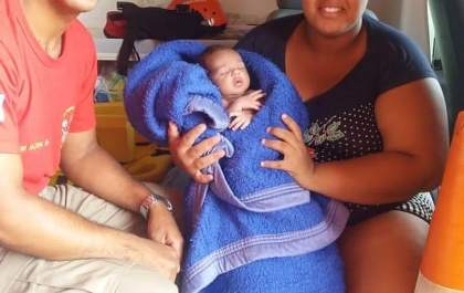 Bombeiro salva bebê engasgado com leite materno
