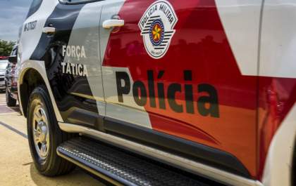 Homem é preso por furtar pote de moedas em sorveteria