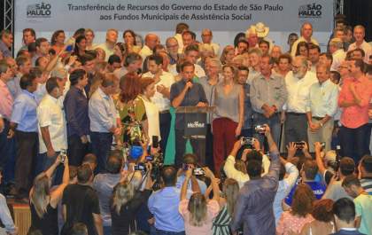 Governador libera R$ 24,7 milhões para área social e autoriza asfalto em vicinal