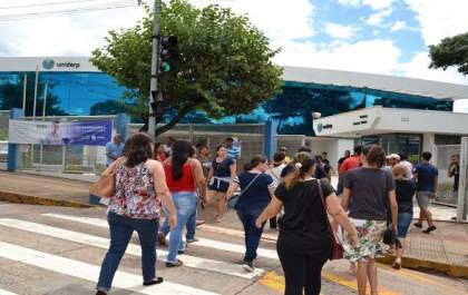 Mais de 24 mil inscritos participam neste domingo do processo seletivo para professor temporário
