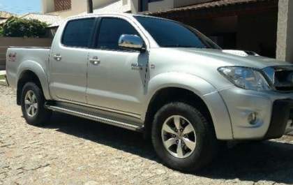 Vendedora tem caminhonete Hilux furtada durante pescaria