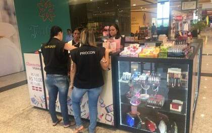 Lojas do Shopping de Três Lagoas são fiscalizadas pelo Procon