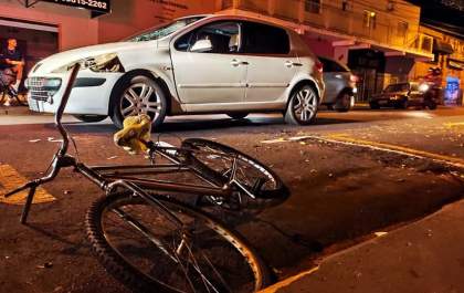 Ciclista atropelado na contramão