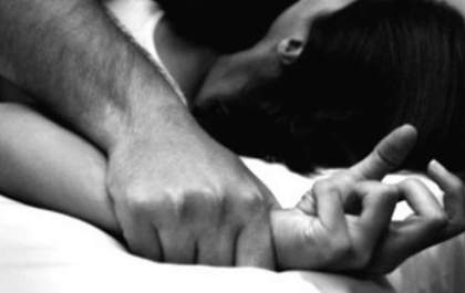 Adolescente conta aos pais que foi estuprada pelo avô, acusado a culpa