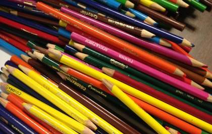 Assistência social arrecada materiais escolares para doar a alunos carentes