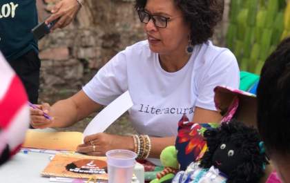 Educadora brasileira mantém projeto infantil de incentivo à leitura; confira