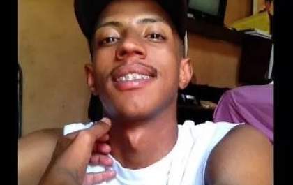 Cabeleireiro morre em queda com Biz na Dois de Dezembro