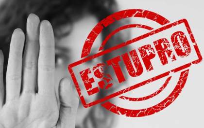 Menina de 13 anos mata suposto etuprador com 52 tijoladas