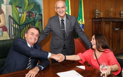 Regina Duarte aceita convite para ser secretária de Cultura