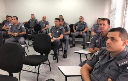 Bombeiros capacitam irmãos militares para atendimentos de emergências com engasgamento