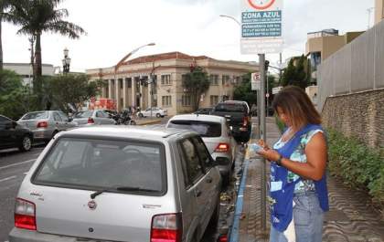 Vereador quer isenção de cobrança de zona azul na hora do almoço em Birigui