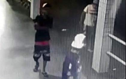 Ladrões levam dinheiro de lanchonete no Centro. Veja o vídeo