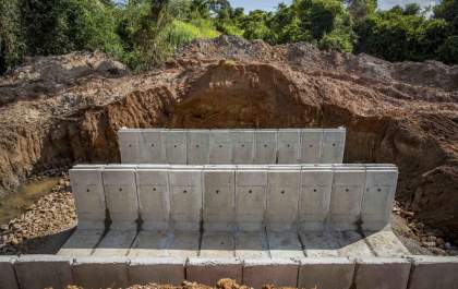 Começa obra de travessia em aduelas no córrego Água Limpa em Araçatuba