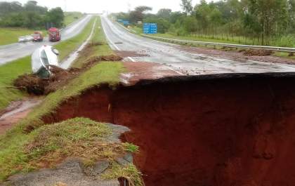Helicóptero Águia encontra corpo de motorista levado por correnteza na Rondon