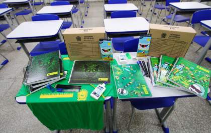 Estado entrega de uniformes e materiais escolares no início das aulas&nbsp;
