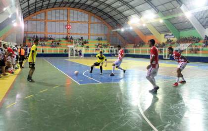 Começam as oitavas de finais do Futsal de Férias