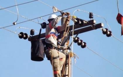 Clientes contestam na polícia corte no fornecimento de energia