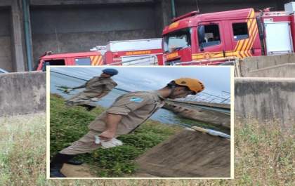 Bombeiros retiram tabletes de droga no Rio Paraná