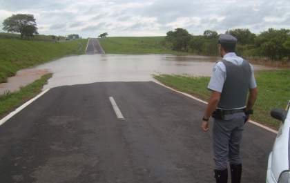 Concessionária terá que construir nova ponte em trecho alagado da Rondon em Penápolis