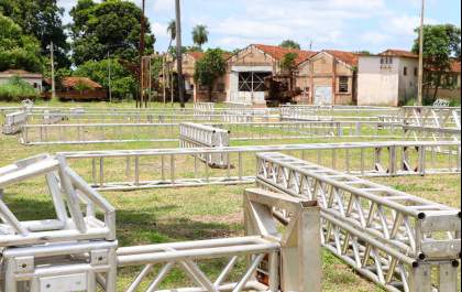 Estrutura do Carnaval começa a ser montada em Três Lagoas