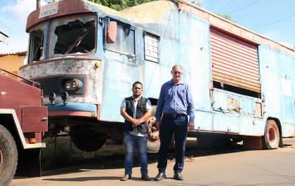 Fiscalização em Andradina continua recolhendo veículos abandonados