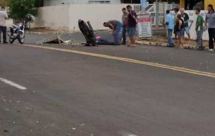 Idoso fratura nariz ao passar por buraco sinalizado