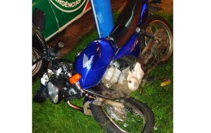 Entregador de lanches tem moto atingida por caminhonete na Brasília