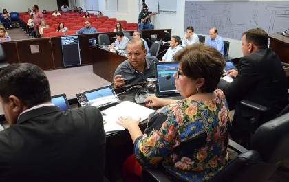 Câmara analisa proposta que reserva mesas para gestantes em restaurantes