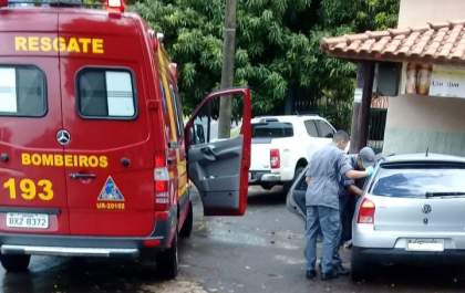 Homem é encontrado morto dentro de carro batido em mureta de bar na zona rural de Birigui