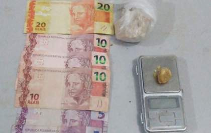 PM desmantela 'boca de fumo' e prende suspeito na Vila Piloto&nbsp;