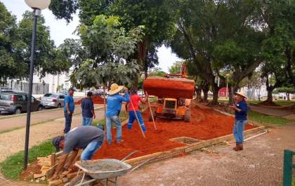 Prefeitura constrói base para abrigar parquinho acessível em Araçatuba