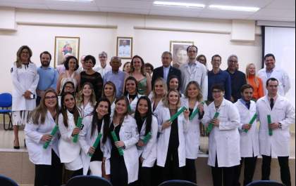 Dezesseis médicos concluem Residência na Santa Casa de Araçatuba
