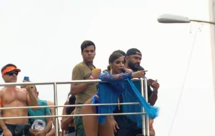 Anitta para show e avisa policiais sobre furto