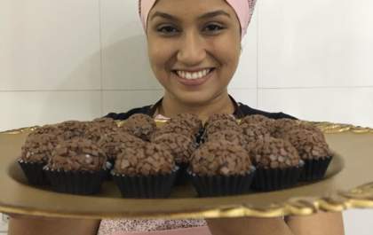 Garota três-lagoense faz sucesso vendendo brigadeiro