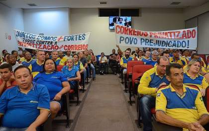 “Direita” e “esquerda” trocam farpas em voto de apoio a trabalhadores dos Correios