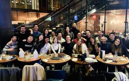 Brasileira comemora aniversário no Canadá