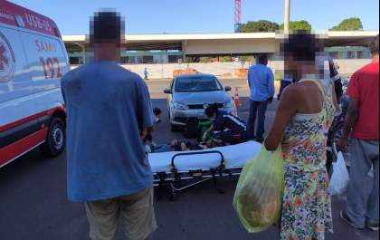 Ciclista fica ferido ao bater a cabeça no para-brisa de carro em Três Lagoas