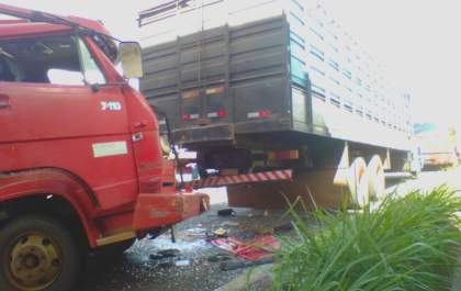 Motorista morre prensado na traseira de caminhão na Rondon
