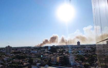 Incêndios em áreas verdes mobilizam bombeiros