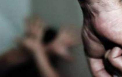 Após 5 dias fora marido chega em casa e mata a saudade na pancada