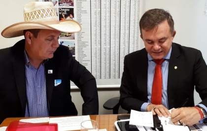 Angelo Guerreiro se encontra com Deputado Federal Vander Loubet para discutir novo projeto&nbsp;