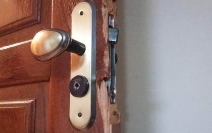 Morador volta de viagem e constata furto de TV, geladeira e outros móveis da casa